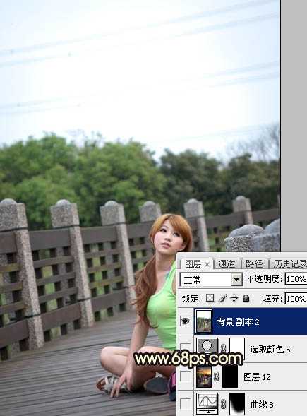 Photoshop调出唯美橙色霞光公园木桥上人物图片